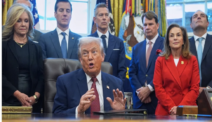 ഇലക്ട്രിക് കാറുകള്‍ക്ക് ബ്രേക്ക്; പെട്രോള്‍  - ഡീസല്‍ വാഹനങ്ങള്‍ക്ക് ട്രംപിന്റെ പച്ചക്കൊടി