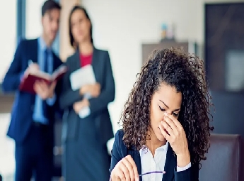 എന്‍ ആര്‍ ഐകളില്‍ പകുതി പേര്‍ തൊഴില്‍സ്ഥലത്ത് വര്‍ണവിവേചനവും പ്രാദേശികതയും നേരിടുന്നുവെന്ന് പഠനം