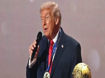 ട്രംപിന് ഫിഫ പീസ് പ്രൈസ് സമ്മാനിച്ചു