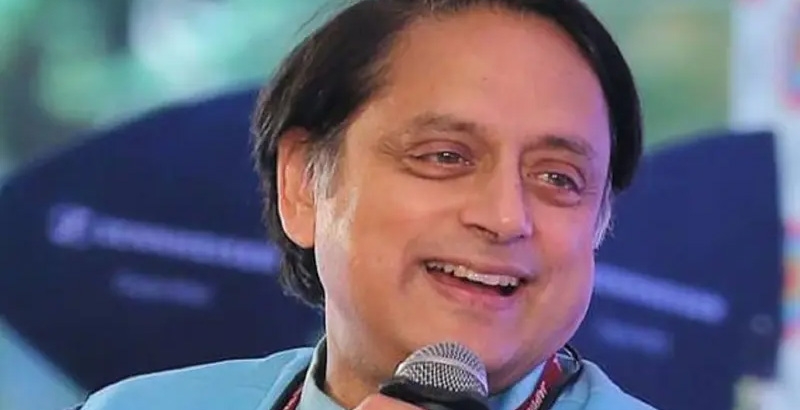 പുടിന്റെ അത്താഴവിരുന്നിലേക്കുള്ള ക്ഷണം സ്വീകരിച്ചത് തെറ്റെന്ന് കോണ്‍ഗ്രസ്; ശശി തരൂരിനെതിരെ പവന്‍ ഖേരയുടെ വിമര്‍ശനം