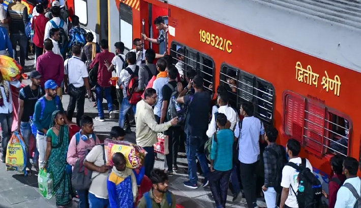 വിമാന റദ്ദാക്കല്: യാത്രക്കാര്ക്ക് കൈത്താങ്ങായി ഇന്ത്യന് റെയില്വേ; 37 ട്രെയിനുകളില് 166 അധിക കോച്ചുകള് വിമാന റദ്ദാക്കല്: യാത്രക്കാര്ക്ക് കൈത്താങ്ങായി ഇന്ത്യന് റെയില്വേ; 37 ട്രെയിനുകളില് 166 അധിക കോച്ചുകള്