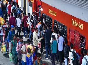 വിമാന റദ്ദാക്കല്‍: യാത്രക്കാര്‍ക്ക് കൈത്താങ്ങായി ഇന്ത്യന്‍ റെയില്‍വേ; 37 ട്...