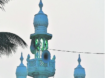 മസ്ജിദുകളിലെ ഉച്ചഭാഷിണി ഉപയോഗം അവകാശമല്ല; ശബ്ദമുണ്ടാക്കിയുള്ള നമസ്‌കാരം നിര...