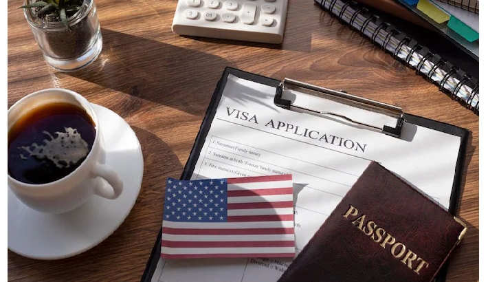 പൊതുസുരക്ഷ ചൂണ്ടിക്കാട്ടി 85,000 വിസകള് യു.എസ്. റദ്ദാക്കി പൊതുസുരക്ഷ ചൂണ്ടിക്കാട്ടി 85,000 വിസകള് യു.എസ്. റദ്ദാക്കി