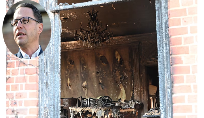 സ്വകാര്യ വീടിന്റെ സുരക്ഷ: ശാപിറോയ്ക്ക് നോട്ടീസ്; 'രാഷ്ട്രീയ വേട്ടയാടലെന്ന് ഗവര്ണര് സ്വകാര്യ വീടിന്റെ സുരക്ഷ: ശാപിറോയ്ക്ക് നോട്ടീസ്; 'രാഷ്ട്രീയ വേട്ടയാടലെന്ന് ഗവര്ണര്