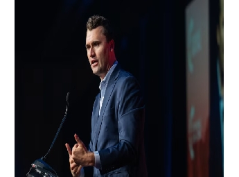 വെടിയേറ്റ് മരിച്ച ചാര്‍ലി കിര്‍ക്കിന്റെ അവസാന പുസ്തകം ബെസ്റ്റ്‌സെല്ലര്‍ പട്ടികയില്‍ കുതിക്കുന്നു