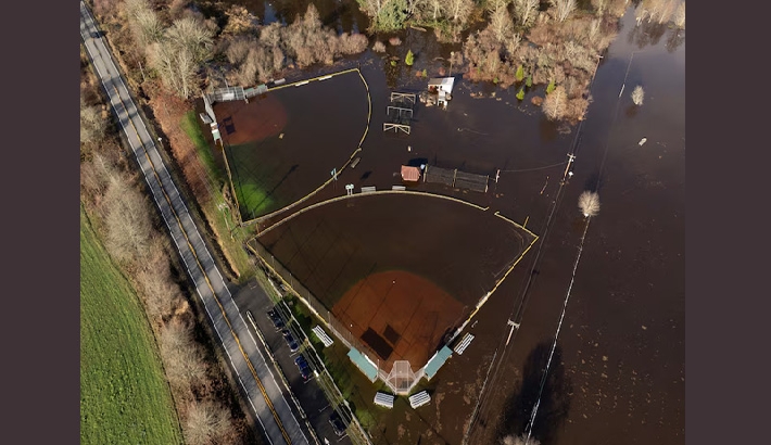 നിര്ത്താതെ പെയ്യുന്ന കനത്ത മഴ; വാഷിംഗ്ടണ് വെള്ളപ്പൊക്ക ഭീഷണിയില് ;75,000 പേരെ ഒഴിപ്പിക്കും; അടിയന്തരാവസ്ഥ പ്രഖ്യാപിച്ചു നിര്ത്താതെ പെയ്യുന്ന കനത്ത മഴ; വാഷിംഗ്ടണ് വെള്ളപ്പൊക്ക ഭീഷണിയില് ;75,000 പേരെ ഒഴിപ്പിക്കും; അടിയന്തരാവസ്ഥ പ്രഖ്യാപിച്ചു