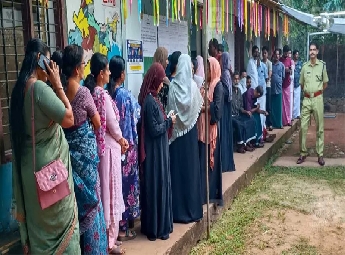 തദ്ദേശ തെരഞ്ഞെടുപ്പ് :  രണ്ടാംഘട്ട വോട്ടെടുപ്പിന് ആവേശകരമായ തുടക്കം