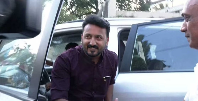 അറസ്റ്റ് ഭയന്ന് 15 ദിവസം മുമ്പ് മുങ്ങിയ രാഹുല്‍ മാങ്കൂട്ടത്തില്‍ എംഎല്‍എ വോട്ടെടുപ്പുദിനത്തില്‍ പാലക്കാട്ട് പൊങ്ങി