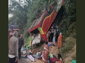 ആന്ധ്രയില്‍ തീര്‍ത്ഥാടക ബസ് കൊക്കയിലേക്ക് മറിഞ്ഞ് 15 പേര്‍ മരിച്ചു