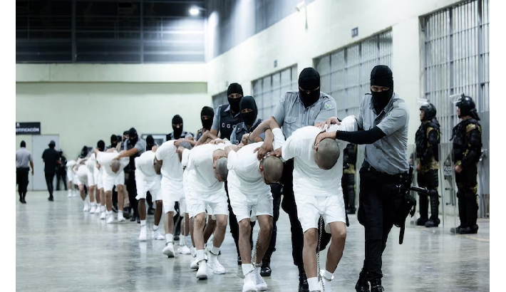 വെനിസ്വേലന് കുടിയേറ്റക്കാരുടെ നാടുകടത്തല്: കോടതിയലക്ഷ്യ വാദം കേള്ക്കല് അപ്പീല് കോടതി താല്ക്കാലികമായി സ്റ്റേ ചെയ്തു വെനിസ്വേലന് കുടിയേറ്റക്കാരുടെ നാടുകടത്തല്: കോടതിയലക്ഷ്യ വാദം കേള്ക്കല് അപ്പീല് കോടതി താല്ക്കാലികമായി സ്റ്റേ ചെയ്തു