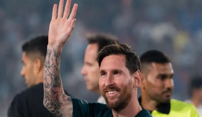 മെസ്സിക്ക് കൈകൊടുക്കാന് പ്രമുഖര് തയ്യാറാക്കിയത് ഒരു കോടി രൂപ വരെ; ഡല്ഹിയിലെ മൂടല് മഞ്ഞില് മെസ്സിയെത്താന് വൈകി മെസ്സിക്ക് കൈകൊടുക്കാന് പ്രമുഖര് തയ്യാറാക്കിയത് ഒരു കോടി രൂപ വരെ; ഡല്ഹിയിലെ മൂടല് മഞ്ഞില് മെസ്സിയെത്താന് വൈകി