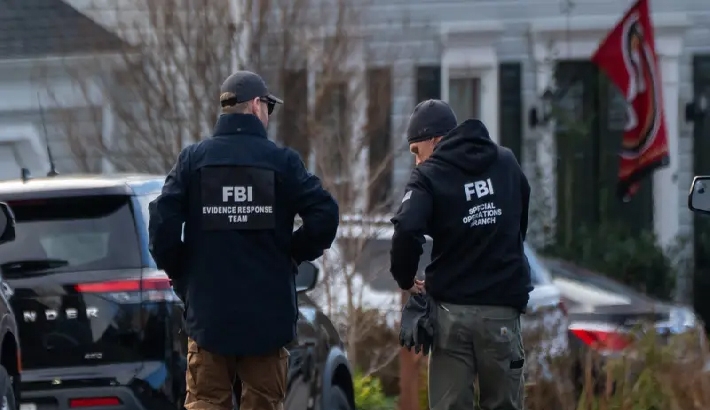 ലോസ് ആഞ്ചലസില് ന്യൂ ഇയര് ഈവ് ബോംബ് ആക്രമണ പദ്ധതി: എഫ് ബി ഐ നാല് പേരെ അറസ്റ്റ് ചെയ്തു ലോസ് ആഞ്ചലസില് ന്യൂ ഇയര് ഈവ് ബോംബ് ആക്രമണ പദ്ധതി: എഫ് ബി ഐ നാല് പേരെ അറസ്റ്റ് ചെയ്തു