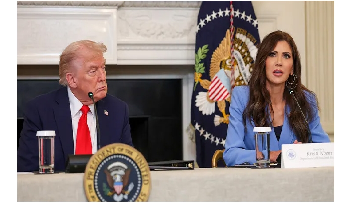 സുരക്ഷാ ആശങ്ക ചൂണ്ടിക്കാട്ടി ട്രംപ് യാത്രാനിരോധനം കടുപ്പിക്കുന്നു; അഞ്ച് രാജ്യങ്ങള് കൂടി പൂര്ണ വിലക്ക് പട്ടികയില് സുരക്ഷാ ആശങ്ക ചൂണ്ടിക്കാട്ടി ട്രംപ് യാത്രാനിരോധനം കടുപ്പിക്കുന്നു; അഞ്ച് രാജ്യങ്ങള് കൂടി പൂര്ണ വിലക്ക് പട്ടികയില്