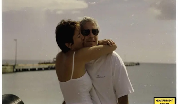 'ന്യായമായ വിചാരണ ലഭിച്ചില്ല': ജെഫ്രി എപ്സ്റ്റീന്റെ സഹായി ഘിസ്ലെയിന് മാക്സ് വെല് മോചന ഹര്ജിയുമായി വീണ്ടും കോടതിയില് 'ന്യായമായ വിചാരണ ലഭിച്ചില്ല': ജെഫ്രി എപ്സ്റ്റീന്റെ സഹായി ഘിസ്ലെയിന് മാക്സ് വെല് മോചന ഹര്ജിയുമായി വീണ്ടും കോടതിയില്