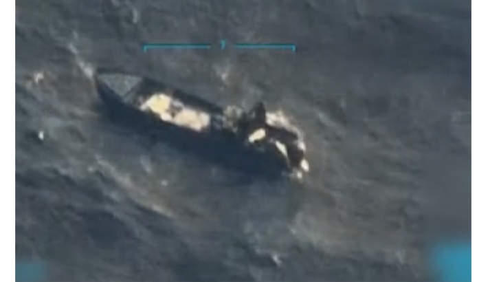 വെനിസ്വേല ഉപരോധം കടുപ്പിച്ച് ട്രംപ്; 'ലഹരി വസ്തുക്കള് കടത്തിയ' ബോട്ടിന് മേല് യുഎസ് വ്യോമാക്രമണം, നാല് മരണം വെനിസ്വേല ഉപരോധം കടുപ്പിച്ച് ട്രംപ്; 'ലഹരി വസ്തുക്കള് കടത്തിയ' ബോട്ടിന് മേല് യുഎസ് വ്യോമാക്രമണം, നാല് മരണം