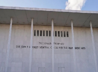 ട്രംപിന്റെ പേര് ചേര്‍ത്തതില്‍ പ്രതിഷേധം: കച്ചേരി റദ്ദാക്കിയ സംഗീതജ്ഞനില്‍ നിന്ന് 10 ലക്ഷം ഡോളര്‍ നഷ്ടപരിഹാരം തേടി കെനഡി സെന്റര്‍