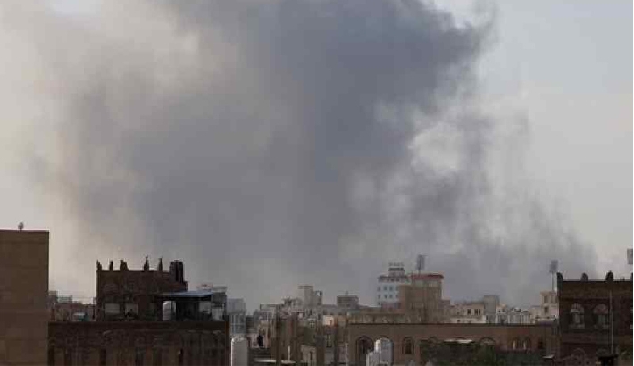 യമനിലെ മുഖല്ല തുറമുഖത്ത് സൗദി ബോംബാക്രമണം; യുഎഇയില്‍ നിന്നെത്തിയ ആയുധക്കപ്പലുകള്‍ ലക്ഷ്യം