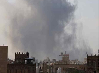 യമനിലെ മുഖല്ല തുറമുഖത്ത് സൗദി ബോംബാക്രമണം; യുഎഇയില്‍ നിന്നെത്തിയ ആയുധക്കപ്പലുകള്‍ ലക്ഷ്യം