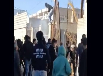 ഇറാനില്‍ കലാപം ശക്തം; സര്‍ക്കാര്‍ കെട്ടിടം ആക്രമിച്ചു, ബസിജ് സന്നദ്ധസേനാംഗം കൊല്ലപ്പെട്ടു