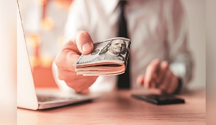 അമേരിക്കയില് നിന്ന് പണമയക്കാന് ഇനി നികുതി; കുടിയേറ്റക്കാര്ക്ക് 1% 'റിമിറ്റന്സ് ടാക്സ്' പ്രാബല്യത്തില് അമേരിക്കയില് നിന്ന് പണമയക്കാന് ഇനി നികുതി; കുടിയേറ്റക്കാര്ക്ക് 1% 'റിമിറ്റന്സ് ടാക്സ്' പ്രാബല്യത്തില്