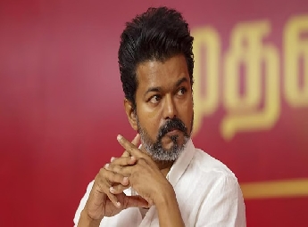 കരൂര്‍ ദുരന്തം: വിജയ്ക്ക് സിബിഐയുടെ സമന്‍സ്