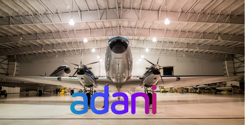 എംബ്രയറുമായി കൈകോര്‍ത്തു അദാനി; ഇന്ത്യയില്‍ ആദ്യ വാണിജ്യ വിമാനം നിര്‍മ്മാണ കേന്ദ്രത്തിന് വഴി തുറക്കുന്നു