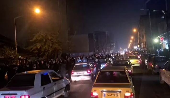 ഇറാനില് ഇന്റര്നെറ്റ് ബ്ലാക്കൗട്ട്; റേസ പഹ്ലവിയുടെ ആഹ്വാനത്തെ തുടര്ന്ന് തെരുവിലിറങ്ങി ആയിരങ്ങള് ഇറാനില് ഇന്റര്നെറ്റ് ബ്ലാക്കൗട്ട്; റേസ പഹ്ലവിയുടെ ആഹ്വാനത്തെ തുടര്ന്ന് തെരുവിലിറങ്ങി ആയിരങ്ങള്