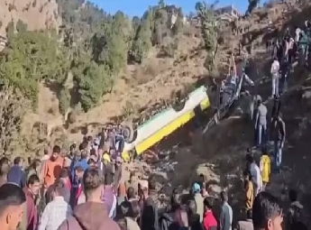 ഹിമാചലില്‍ ബസ് താഴ്ചയിലേക്ക് മറിഞ്ഞ് ഒന്‍പത് പേര്‍ മരിച്ചു