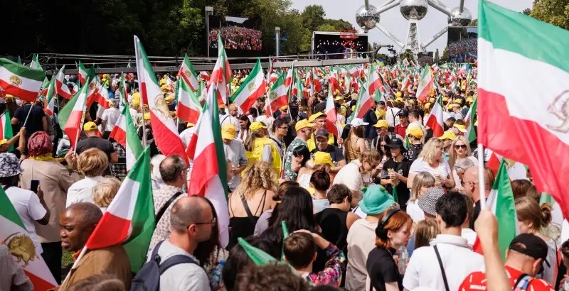 ഇറാനില് പ്രതിഷേധക്കാര്ക്ക് നേരെ സൈന്യം വെടിവെച്ചാല് അമേരിക്കയും വെടിവയ്ക...