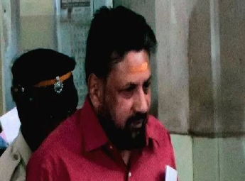 കണ്ഠരര് രാജീവരുടെ വീട്ടില്‍ എസ് ഐ ടി പരിശോധന