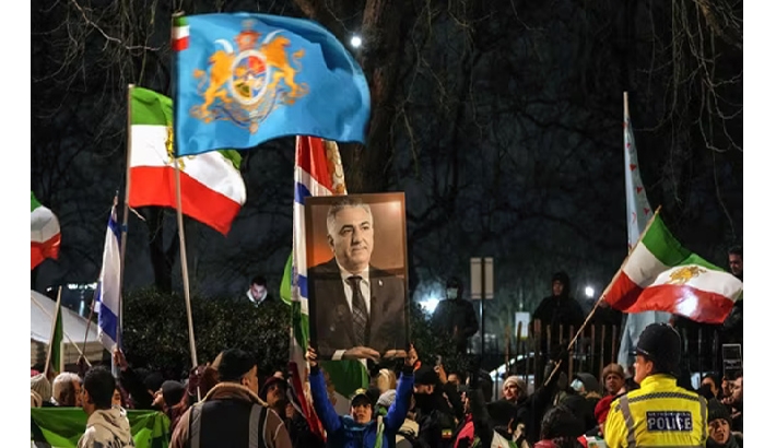 'തെരുവുകളില് തന്നെ തുടരുക, ട്രംപ് നിങ്ങളുടെ ധീരത കാണുന്നുണ്ട് '; ഇറാനിയന് ജനതയെ വീണ്ടും ആഹ്വാനം ചെയ്ത് റേസ പഹ്ലവി 'തെരുവുകളില് തന്നെ തുടരുക, ട്രംപ് നിങ്ങളുടെ ധീരത കാണുന്നുണ്ട് '; ഇറാനിയന് ജനതയെ വീണ്ടും ആഹ്വാനം ചെയ്ത് റേസ പഹ്ലവി