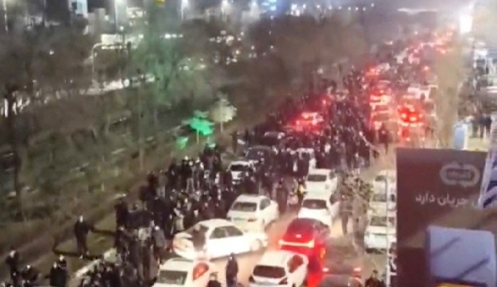 ഇറാനിലെ ഇന്ത്യന് പൗരന്മാരെ ഒഴിപ്പിക്കാന് ഇന്ത്യന് ശ്രമം ഇറാനിലെ ഇന്ത്യന് പൗരന്മാരെ ഒഴിപ്പിക്കാന് ഇന്ത്യന് ശ്രമം