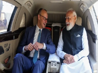 നരേന്ദ്ര മോഡിയും ജര്‍മ്മന്‍ ചാന്‍സലര്‍ ഫ്രിഡ്രിച്ച് മെര്‍സും ഒരേ വാഹനത്തില്...