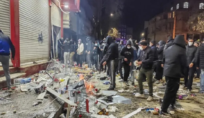 ഇറാനിലെ സംഘര്ഷം; എല്ലാ ഇന്ത്യന് പൗരന്മാരും രാജ്യംവിടണമെന്ന് എംബസി നിര്ദേശം ഇറാനിലെ സംഘര്ഷം; എല്ലാ ഇന്ത്യന് പൗരന്മാരും രാജ്യംവിടണമെന്ന് എംബസി നിര്ദേശം