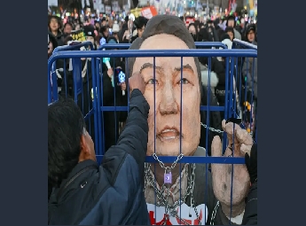 പരാജയപ്പെട്ട സൈനികനിയമം: ദക്ഷിണ കൊറിയയുടെ പുറത്താക്കപ്പെട്ട പ്രസിഡന്റ്  യൂണ്‍ സുക് യോളിന് അഞ്ച് വര്‍ഷം തടവ്