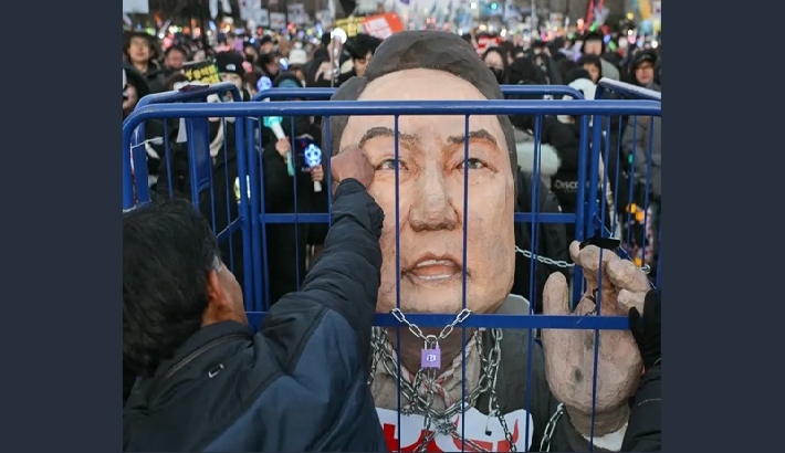 പരാജയപ്പെട്ട സൈനികനിയമം: ദക്ഷിണ കൊറിയയുടെ പുറത്താക്കപ്പെട്ട പ്രസിഡന്റ്  യൂണ്‍ സുക് യോളിന് അഞ്ച് വര്‍ഷം തടവ്