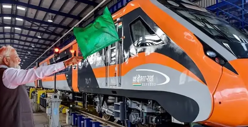 വന്ദേഭാരത് ആദ്യ സ്ലീപ്പര്‍ ട്രെയിന്‍ പ്രധാനമന്ത്രി ഫ്‌ളാഗ് ഓഫ് ചെയ്തു
