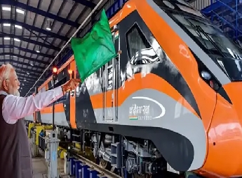 വന്ദേഭാരത് ആദ്യ സ്ലീപ്പര്‍ ട്രെയിന്‍ പ്രധാനമന്ത്രി ഫ്‌ളാഗ് ഓഫ് ചെയ്തു