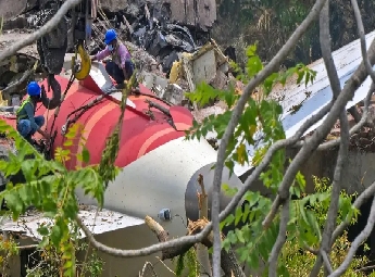 അഹമ്മദാബാദ് വിമാനാപകടം; വ്യക്തിഗത വസ്തുക്കള്‍ കുടുംബങ്ങള്‍ക്ക് കൈമാറുന്നു
