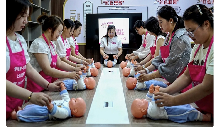 ചൈനയിലെ ജനന നിരക്ക് തുടര്‍ച്ചയായി നാലാം വര്‍ഷവും കുത്തനെ കുറഞ്ഞു