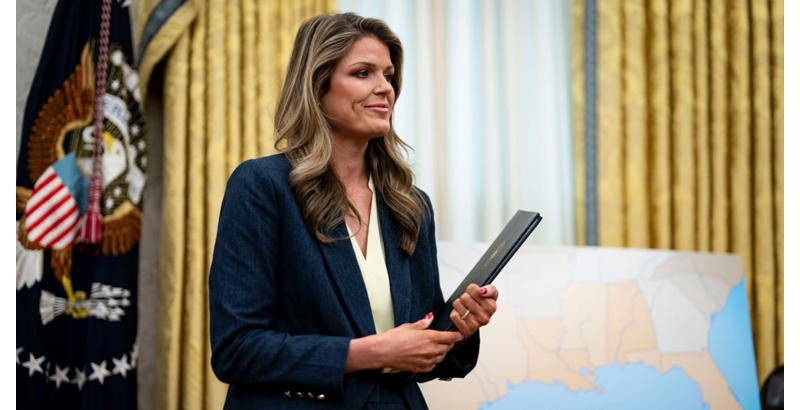 ജെയിംസ് കോമിക്കും ലെറ്റീഷ്യ ജെയിംസിനുമെതിരെയുള്ള കേസുകൾ കൈകാര്യം ചെയ്ത പ്രോസിക്യൂട്ടർ രാജിവച്ചു