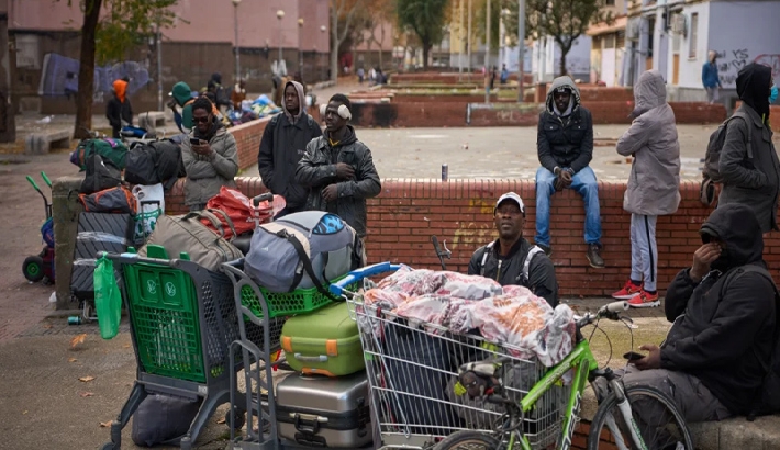 അനധികൃത കുടിയേറ്റക്കാരെ നിയമാനുസൃതമാക്കും: സ്പെയിനിൽ 5 ലക്ഷംപേർക്ക് ആശ്വാസം അനധികൃത കുടിയേറ്റക്കാരെ നിയമാനുസൃതമാക്കും: സ്പെയിനിൽ 5 ലക്ഷംപേർക്ക് ആശ്വാസം