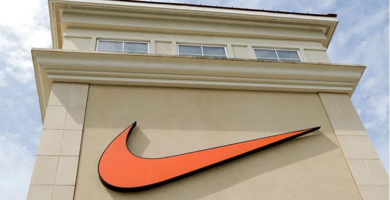 വെള്ളക്കാരായ ജീവനക്കാരോട് വിവേചനം; കായിക വസ്ത്ര നിർമാതാക്കളായ നൈക്കിനെ...