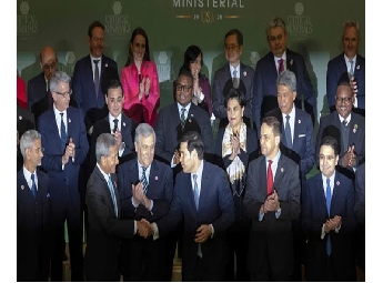 ചൈനയെ ചെറുക്കാൻ നിർണായക ധാതുക്കളിൽ യുഎസിനൊപ്പം ഇന്ത്യ; വ്യാപാരകരാറിന് പിന്ന...