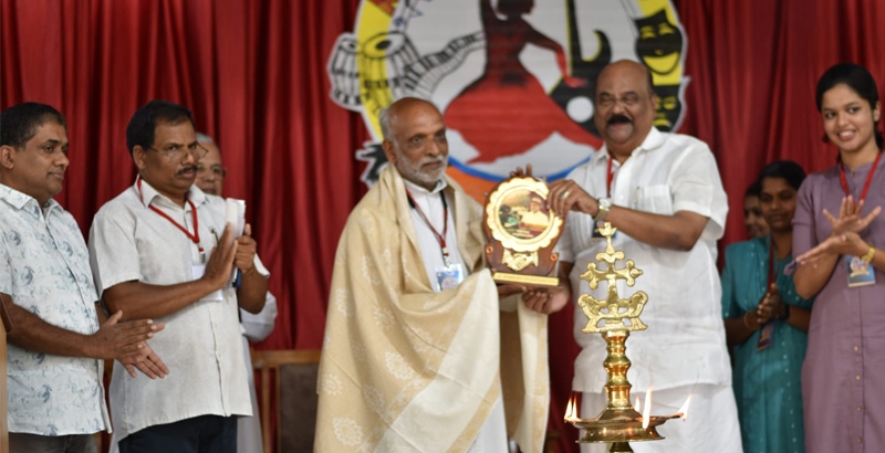 ഹ്രസ്വസിനിമ നിര്‍മ്മിച്ച് ഫാ. ജോസഫ് വടകരയുടെ യാത്രയയപ്പ് അവിസ്മരണീയമാക്കി കവീക്കുന്ന് സ്‌കൂള്‍