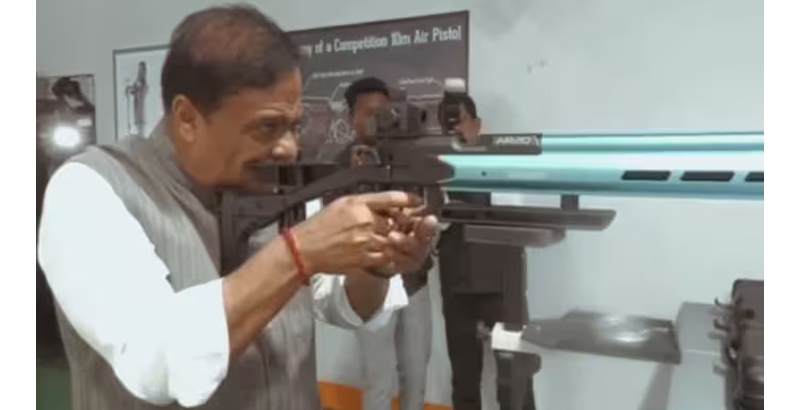 പോയിന്റ് ബ്ലാങ്കില്‍ മുസ്‌ലിംകളെ പ്രതീകാത്മകമായി വെടിവെച്ച് അസം മുഖ്യമന്ത്രി