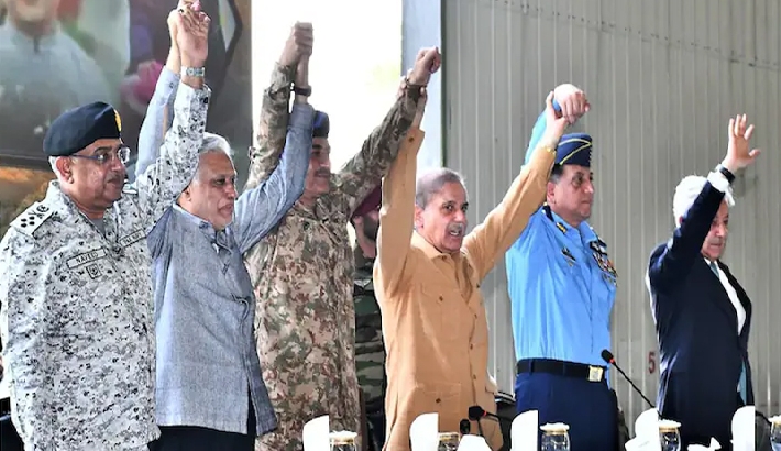 പാകിസ്ഥാനെ ചൂഷണം ചെയ്ത അമേരിക്ക ടോയ്‌ലറ്റ് പേപ്പര്‍ പോലെ വലിച്ചെറിഞ്ഞുവെന്ന് പ്രതിരോധ മന്ത്രി