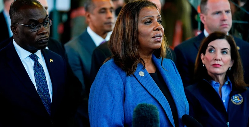 ബഫലോ വെടിവെപ്പ്: ഇരകൾക്ക് ആയുധ അനുബന്ധ ഉപകരണ നിർമാതാക്കൾ  17.5 ലക്ഷം ഡ...