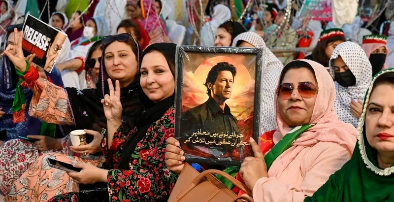 ഇമ്രാന്‍ ഖാന്റെ കാഴ്ചശക്തിയുടെ 85 ശതമാനം നഷ്ടമായതായി മകന്‍ കാസിം ഖാന്റെ ആരോപണം